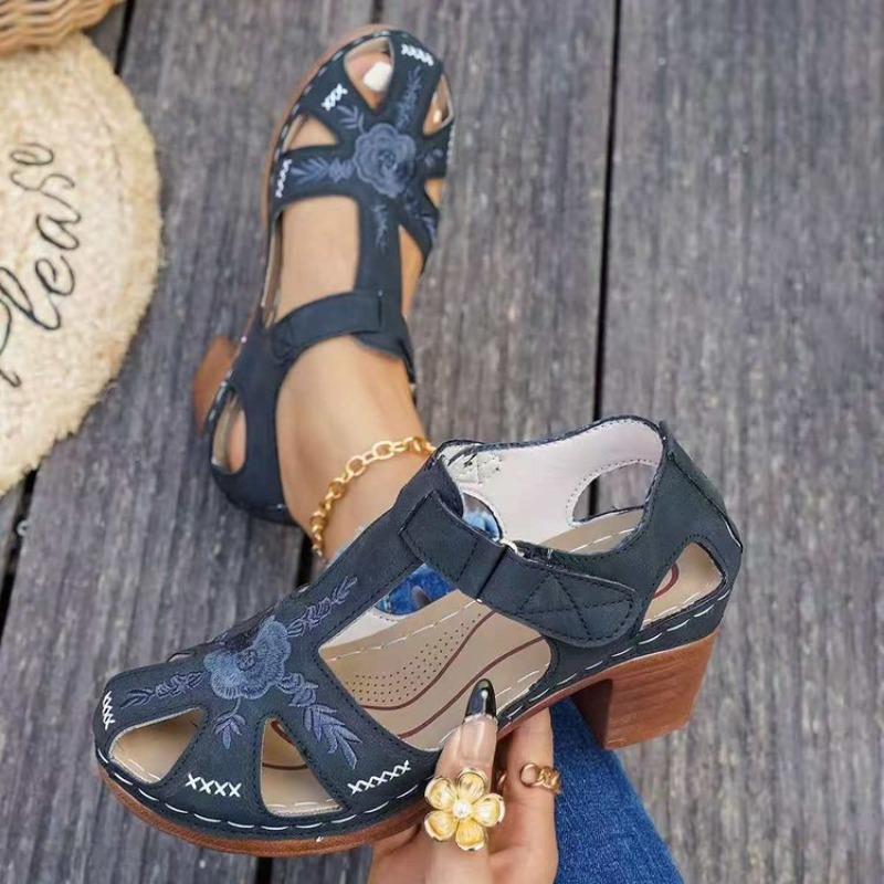 Formal Women Daily Wear Footwear - صنادل نسائية بكعب متوسط الارتفاع مع