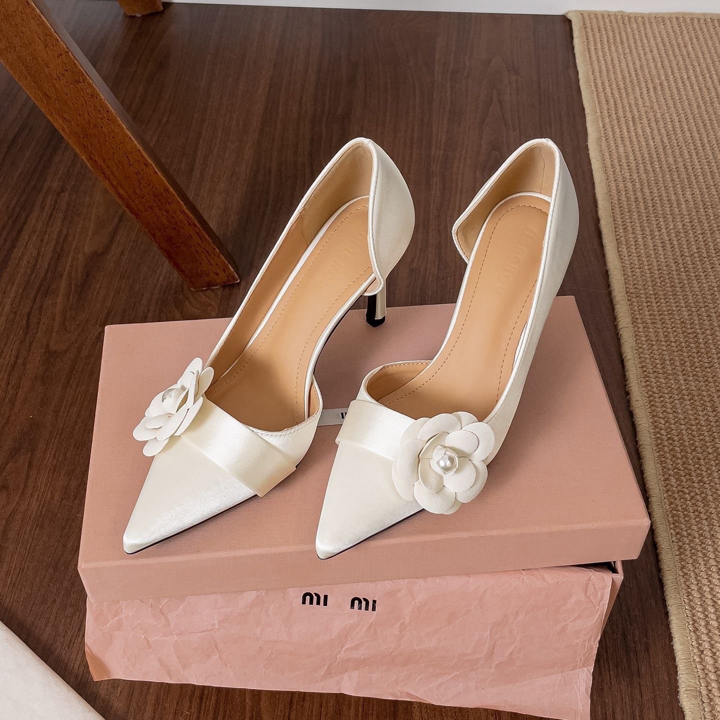 Formal Women Daily Wear Footwear - أحذية نسائية بكعب عالٍ مدبب من