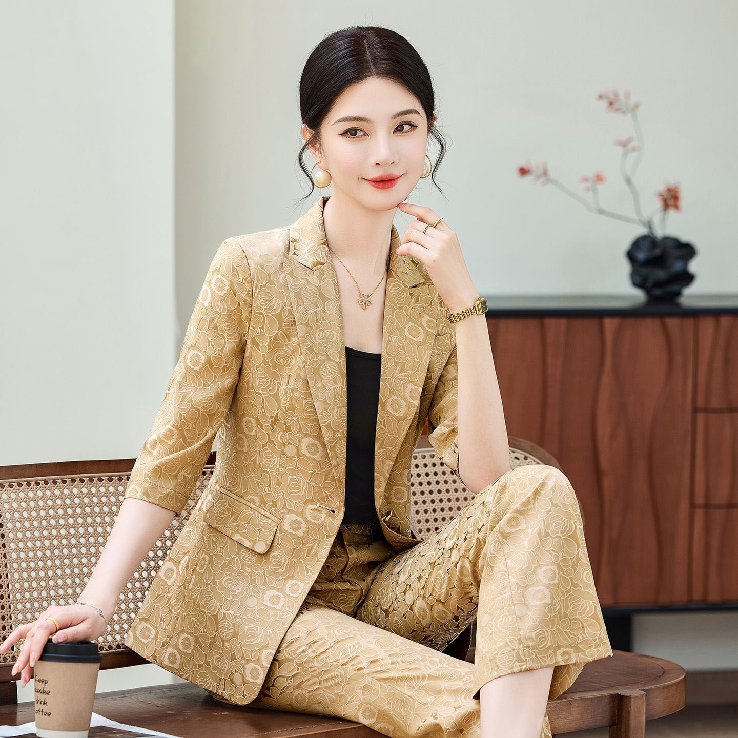 بدلة نسائية أنيقة نصف كم بلون  - مراجعة Women Formal Wear Blazers وسعره