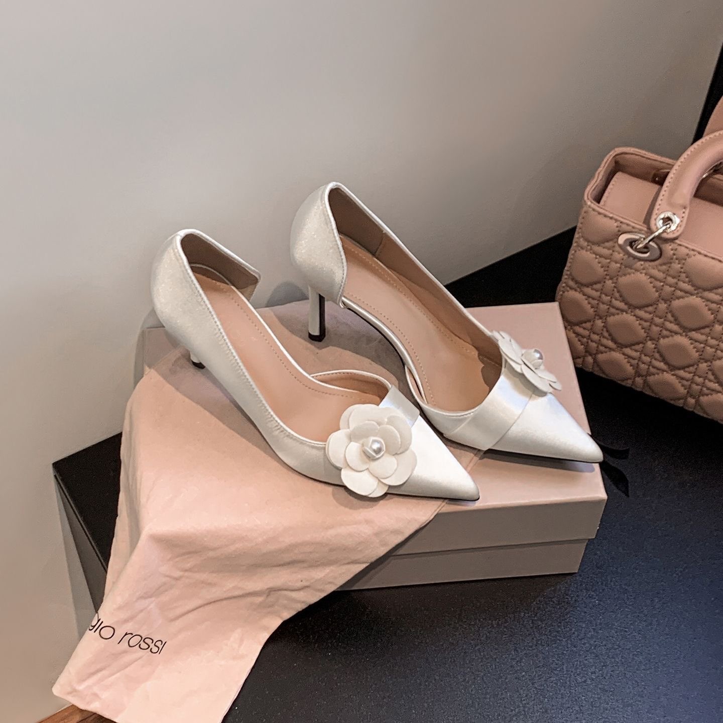 أحذية نسائية بكعب عالٍ مدبب من - مراجعة Formal Women Daily Wear Footwear وسعره